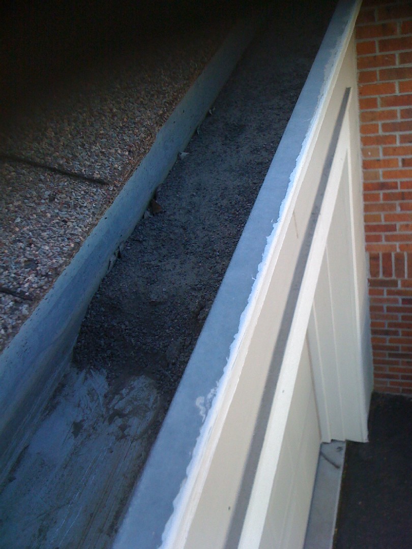 Aspahlt Runoff in Gutters